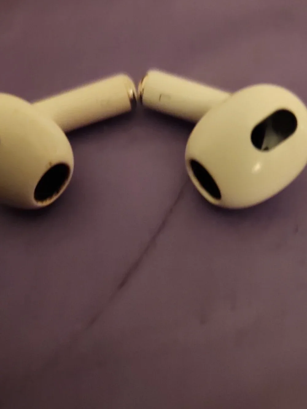 APPLE Wireless White Earbuds Bluetooth Headphones(3rd Generation)